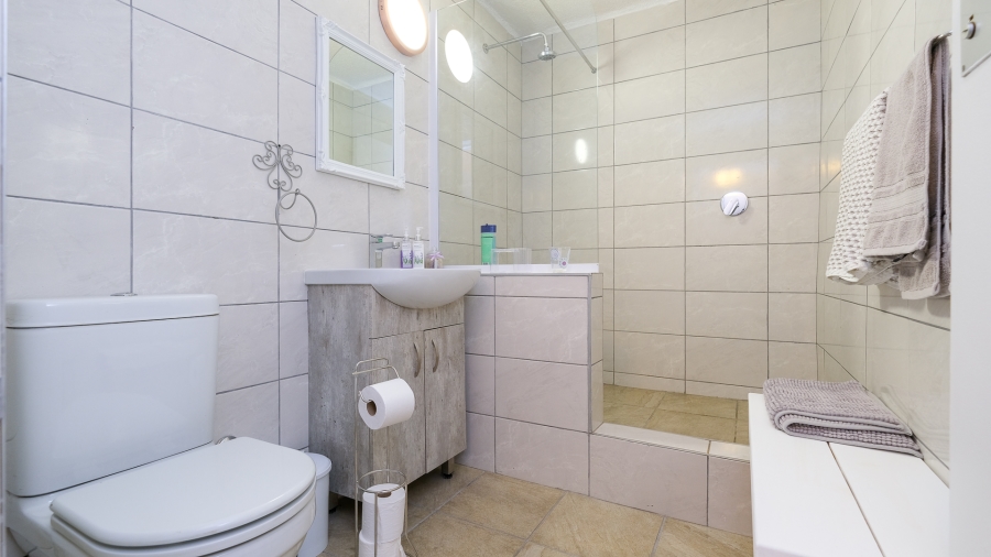 To Let 4 Bedroom Property for Rent in Wilderness Central Western Cape